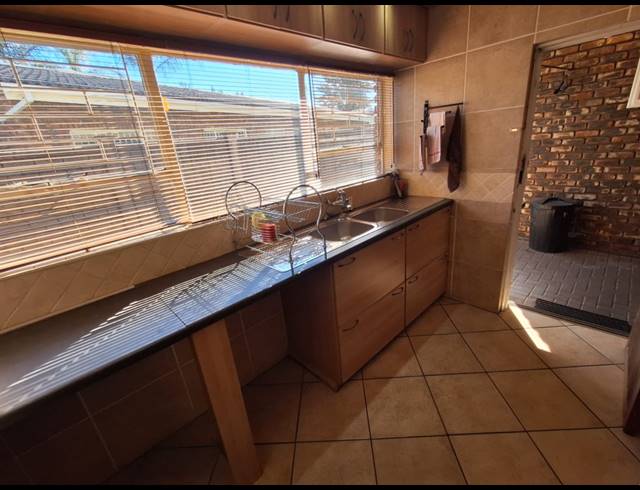 3 BEDROOM HOUSE FOR SALE IN VANDERBIJLPARK SW 2